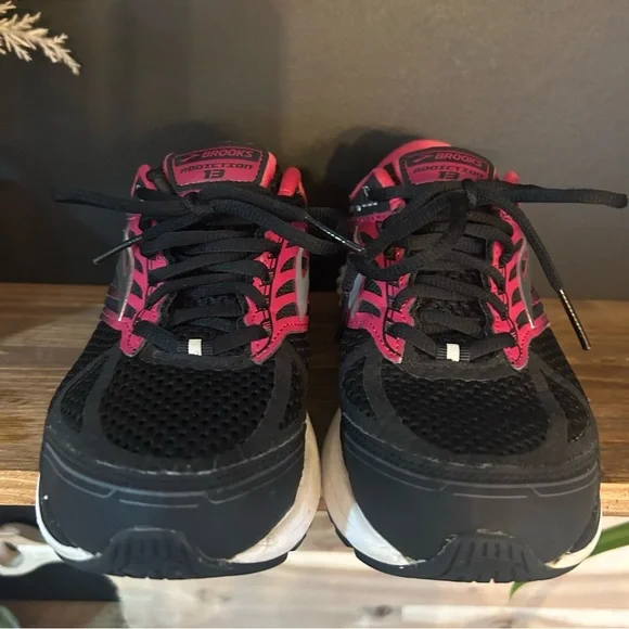 Brooks Women's Black and Red Athletic Sneaker Running Shoes Size 6 - Picture 5 of 7